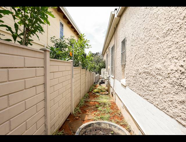 350M² BUILDING FOR SALE IN ESSENWOOD